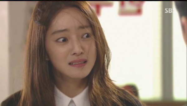 E.L. 31. 3.jpgs.jpg (57.5 KiB) Megtekintve 18202 alkalommal Ez a zavart tekintet mindent elárul Kwang Hoon feleségének gyötrő féltékenységéről