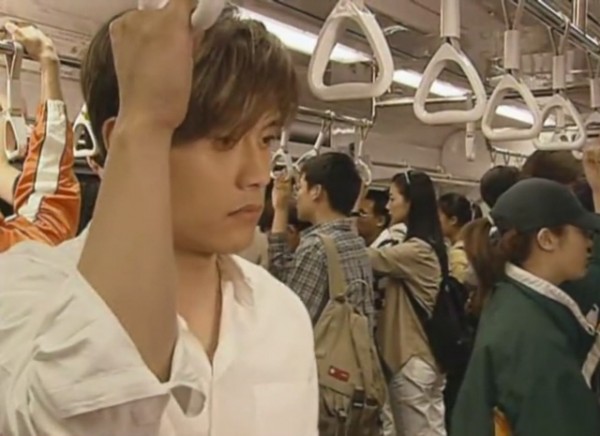 B.D. 19. 2.jpgs.jpg (103 KiB) Megtekintve 17857 alkalommal Ugyanott a metróban.